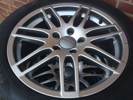 7 Inch Audi RS 4 Velgen en Banden Steek 5x112 - 7