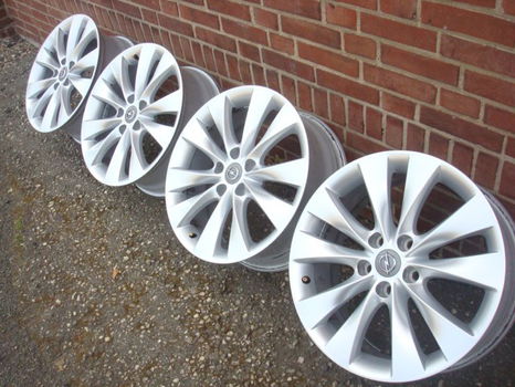 18 inch Originele GTC Opel Velgen Steek 5x115 - 1