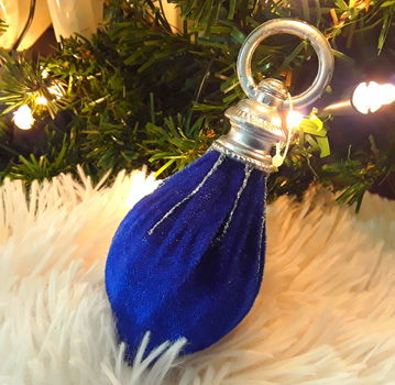 Kersthanger - kerstbal - fluweelstof glitter - 13 cm lang - blauw (nieuw) - 1