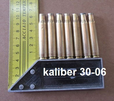 messing kogelhulzen, gebruikt ongevaarlijk, kalibers 6.5x55 en 30.06, 5 euro per 50 stuks - 3