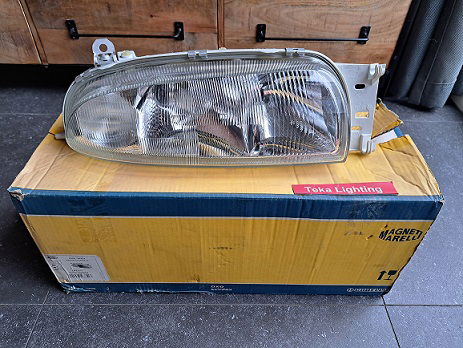 Ford Fiesta Courier Mazda 121 Koplamp Magneti Marelli LPE711 710301049004 Rechts - 0