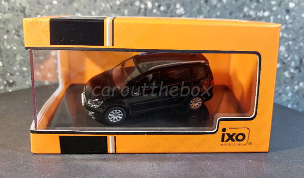 Volkswagen Touran 2010 zwart 1:43 Ixo V1053 - 3