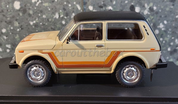 Lada Niva beige 1:24 Whitebox WB098 - 0