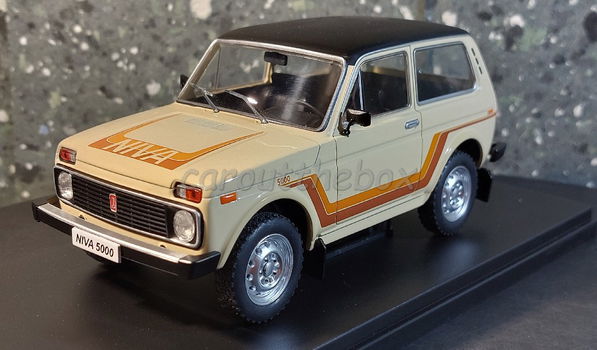 Lada Niva beige 1:24 Whitebox WB098 - 1