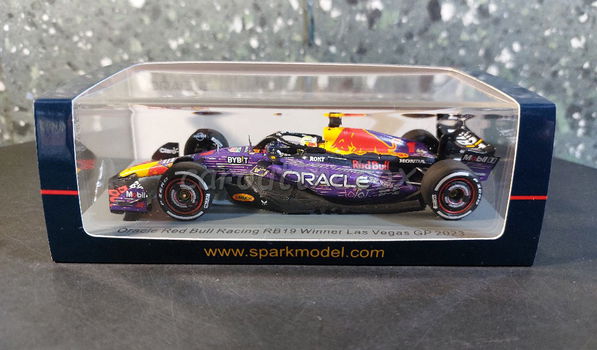 Red Bull RB19 RACING ORACLE #1 MAX VERSTAPPEN 1:43 Spark Sp130 - 3