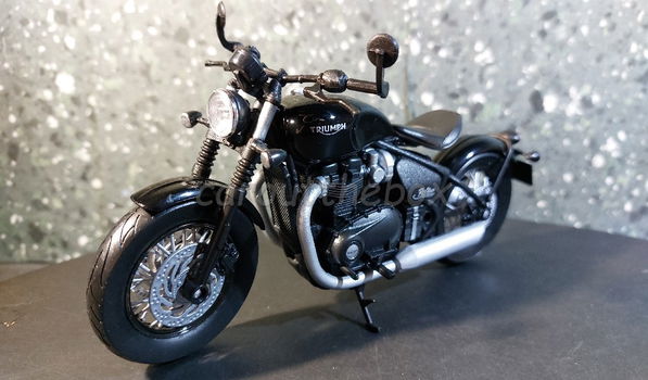 Triumph Bonneville bobber zwart 1/12 Welly W105 - 1