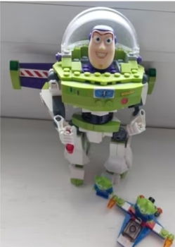 Disney buzz lightyear met alien - 0