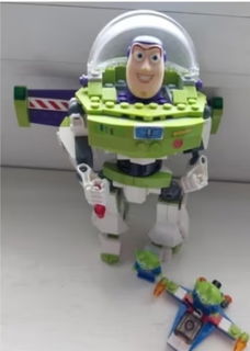 Disney buzz lightyear met alien