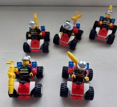 Lego voertuigen brandweer/politieboot/racewagen/chima - 0