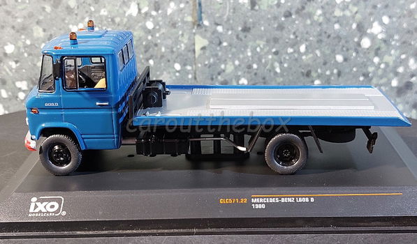 Mercedes-Benz L608 D 1980 blauw 1:43 Ixo V1071 - 0