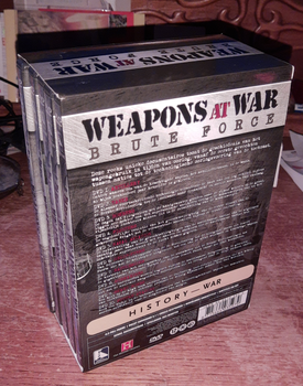 DVD-BOX / DOCUMENTAIRE Geschiedenis Wapengebruik / WEAPONS at WAR - 1