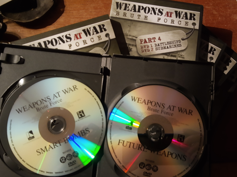 DVD-BOX / DOCUMENTAIRE Geschiedenis Wapengebruik / WEAPONS at WAR - 3