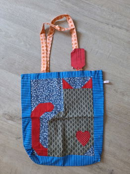 Stoffentas, schoudertas, boodschappentas van 2e hands textiel met patchwork kat - 0