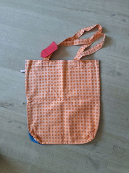 Stoffentas, schoudertas, boodschappentas van 2e hands textiel met patchwork kat - 1