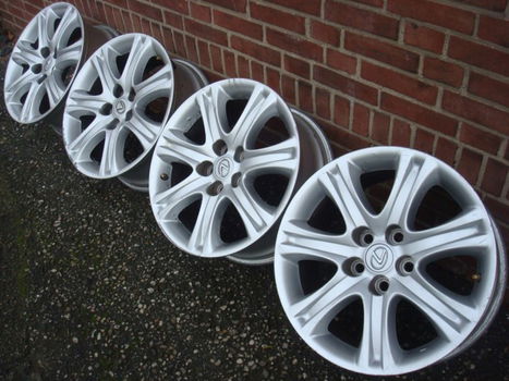 18'' inch Originele Toyota Velgen Steek 5x120 - 1