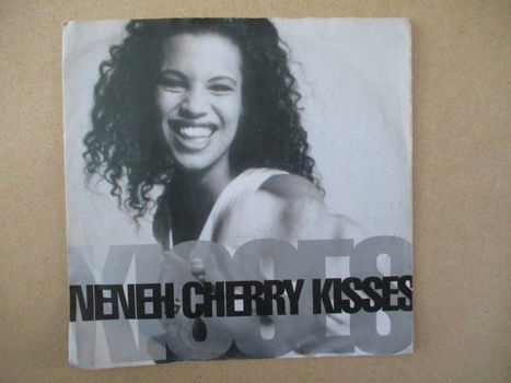 s1358 neneh cherry - kisses on the wind - 0