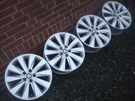 16 Originele Seat Arona 16 inch Velgen Steek 5x100 - 1