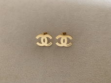 Gouden basic coco stud oorbellen letter verguld waterproof