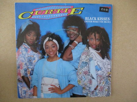 s1436 curtie and the boombox - black kisses - 0