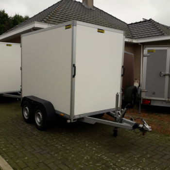 gesloten aanhanwagen geremd 2700 kg - 0