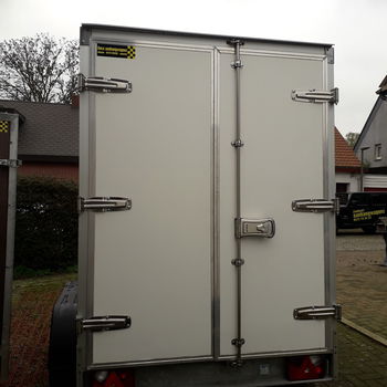 gesloten aanhanwagen geremd 2700 kg - 4