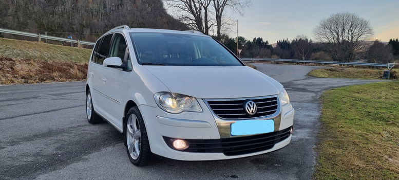 Volkswagen Touran - 0