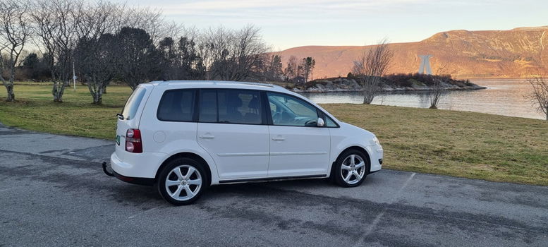 Volkswagen Touran - 5