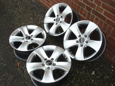 16 Inch Bonito Velgen Steek 5x114,3 5x115 - 4