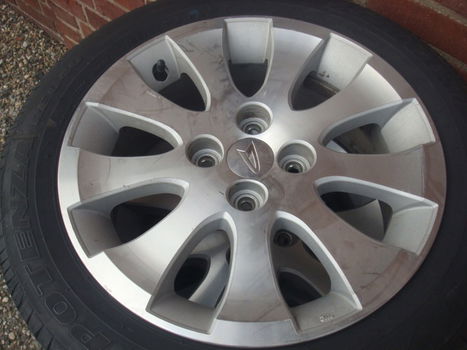 15”inch Daihatsu lichtmetalen velgen met Banden 4x100 - 7