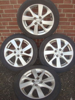 16”inch Toyota Yaris lichtmetalen velgen met Banden 4x100 - 4