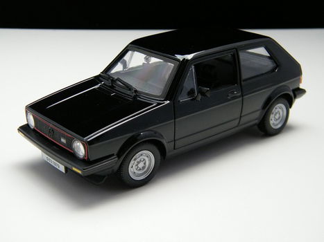 modelauto Volkswagen Golf MK1 1979 – Bburago 1:24 - BLACK FRIDAY DEALS - 1