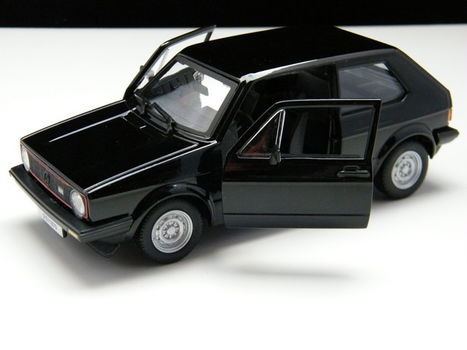 modelauto Volkswagen Golf MK1 1979 – Bburago 1:24 - BLACK FRIDAY DEALS - 3