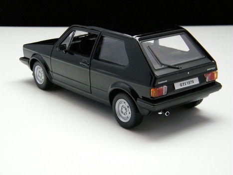 modelauto Volkswagen Golf MK1 1979 – Bburago 1:24 - BLACK FRIDAY DEALS - 4