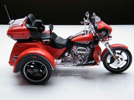 Miniatuur model motor – Harley Davidson – CVO TRI GLIDE – Maisto 1:12 Black Friday - 1