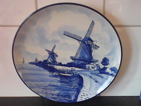 Delfts handpainted Holland Wandbord. Met molen patroon Doorsnee is 25,5 cm en puntgaaf. - 0