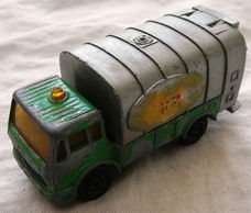 Modelauto, Majorette, Schaal 1:100, No.218 - Mercedes-Benz NG Garbage Truck - Green, 1982-1984.(1)