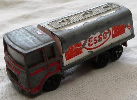 Modelauto, Majorette, Schaal 1:100, No.245 - Saviem SM Europe Tanker - Esso, 1979-1982.(Nr.1) - 0