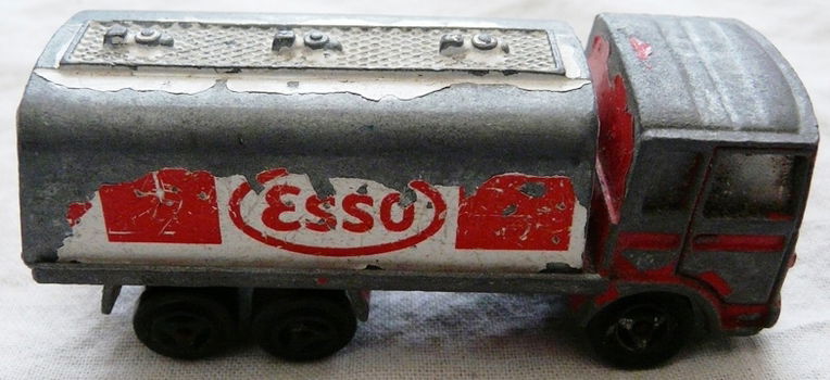 Modelauto, Majorette, Schaal 1:100, No.245 - Saviem SM Europe Tanker - Esso, 1979-1982.(Nr.1) - 5