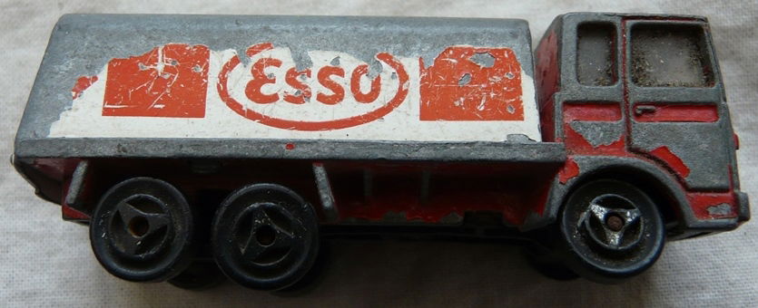 Modelauto, Majorette, Schaal 1:100, No.245 - Saviem SM Europe Tanker - Esso, 1979-1982.(Nr.1) - 6