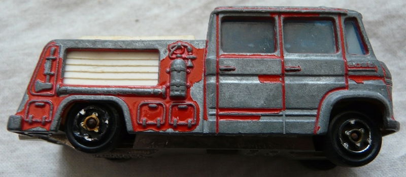 Modelauto, Majorette, Schaal 1:70, No.258 - Mercedes-Benz T2 Pompier Aéroport - Red, 1982-1985.(1) - 6