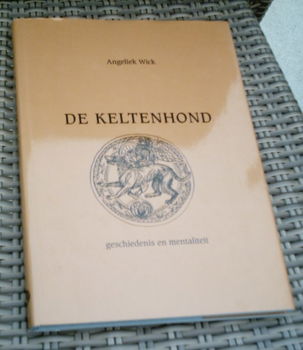 De Keltenhond. Angeliek Wick.ISBN 9050440703. - 0