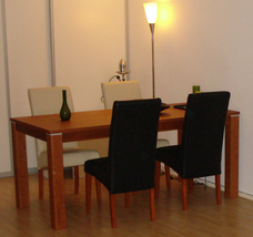 Tafel met 4 stoelen