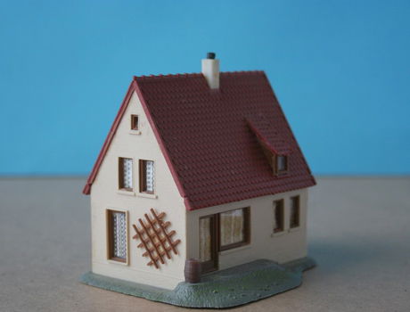 Huis met klassieke gordijnen H0/HO [NH1284] - 3