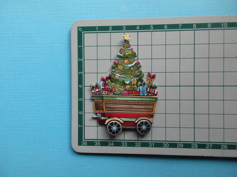 ky382 KERST Yvonne / wagon met kerstboom / cadeaus - 0