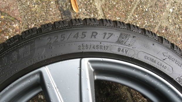 Michelin winterbanden op lichtmetalen velg 225/45/17 94V XL - 4