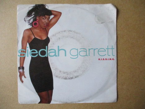 s2322 siedah garrett - kissing - 0