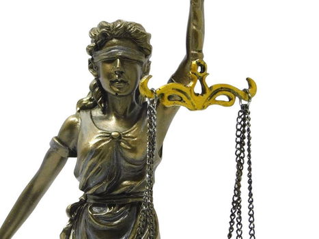 vrouw justitia - 0