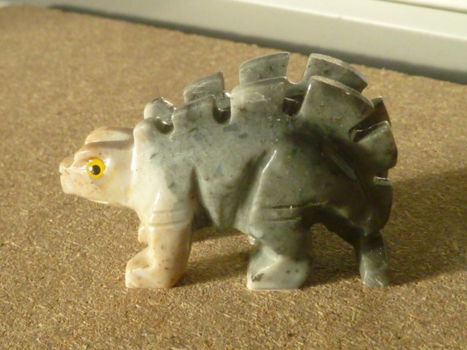 Stegosaurus van steatiet - 0