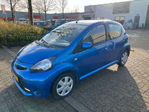 Toyota Aygo 1.0 12V Vvt-i 5DRS 2012 Blauw Airco,APK€3250.-