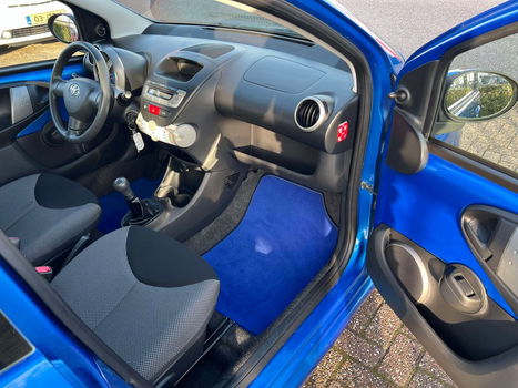 Toyota Aygo 1.0 12V Vvt-i 5DRS 2012 Blauw Airco,APK€3250.- - 4